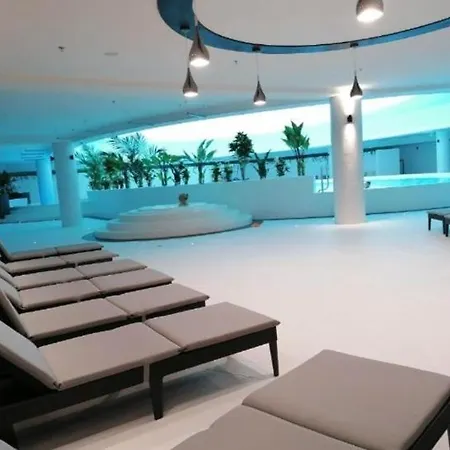 Apartment Hanza Tower Deluxe Pool & Jacuzzi & Sauna