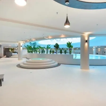 Hanza Tower Deluxe Pool & Jacuzzi & Sauna