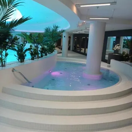 Apartment Hanza Tower Deluxe Pool & Jacuzzi & Sauna