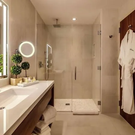 Hanza Tower Deluxe Pool & Jacuzzi & Sauna Apartment